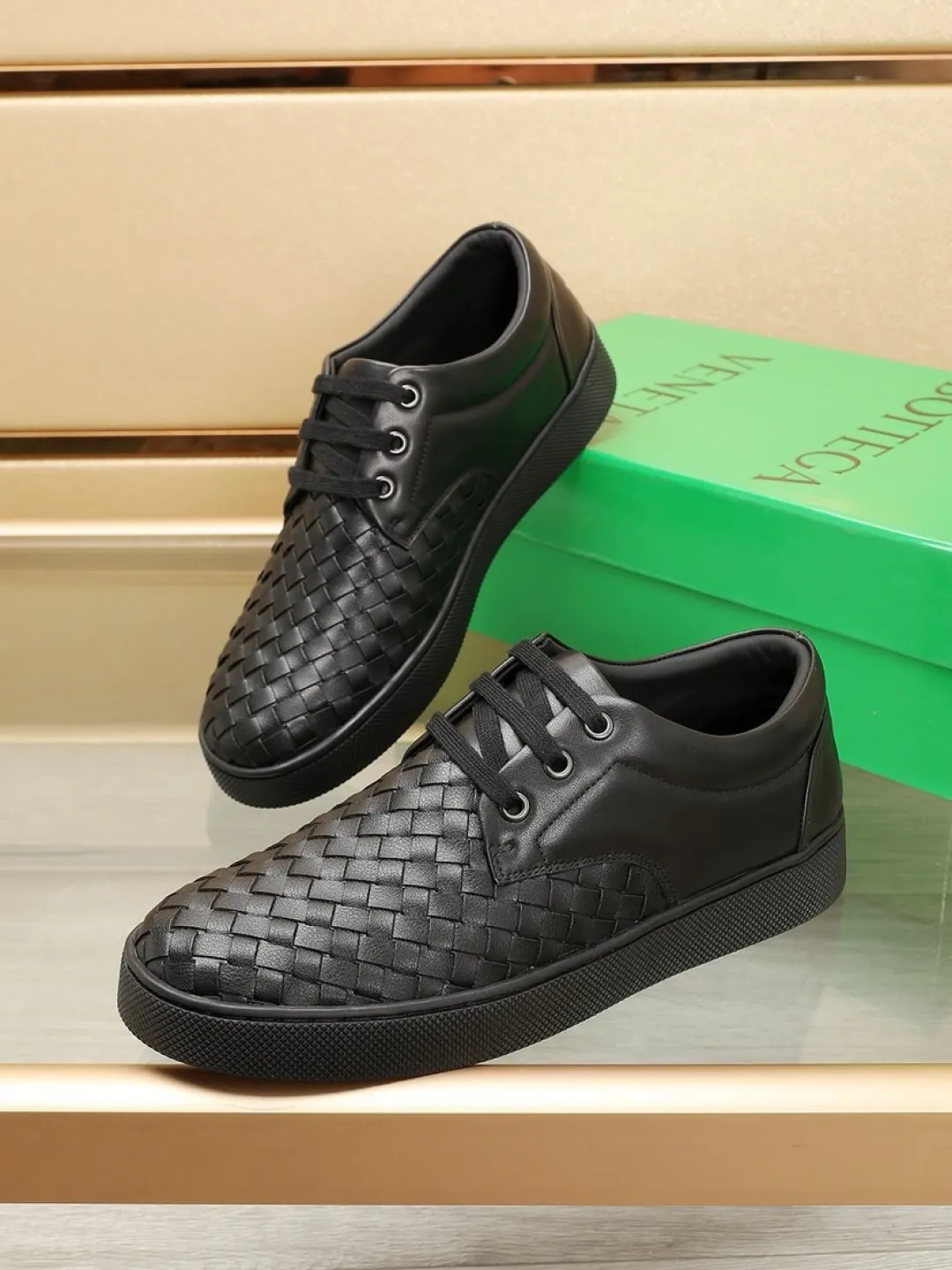 Men's Men's Shoes💰P 500💰【BV】Classic Casual Shoes🔍Winning the world's recognized top brand with details and creativity, the details highlight traditional hand stitching. The upper is made of original first-layer cowhide woven surface, and the cowhide lining is environmentally friendly. ♻️Does not fade. 💪Sole: Rubber original outsole specially provided by the original factory. ⚠Can be entered and exited at will. Welcome to compare. ⚠Number of sizes: 38-45 (customized in 45)